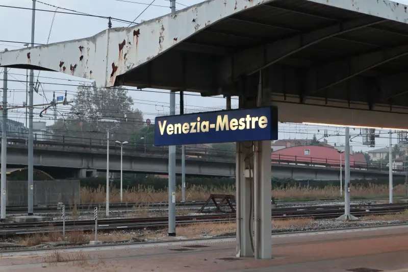 Venezia Mestre Station 표지판