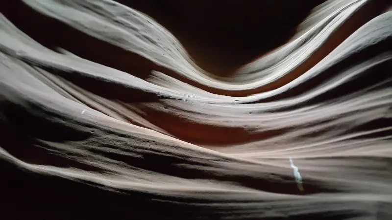 Antelope Canyon의 내부 모습 매끈한 바위의 모습이 보임