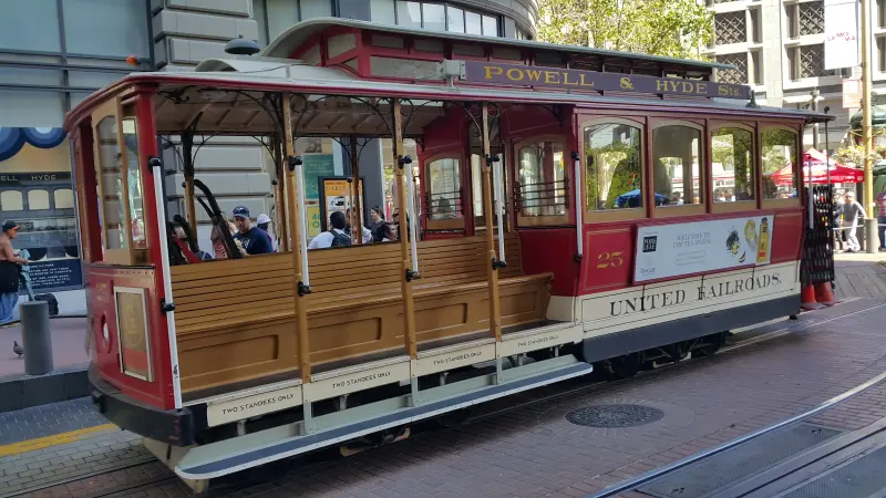 San Francisco 전차의 모습인데 종점에 도착하였음