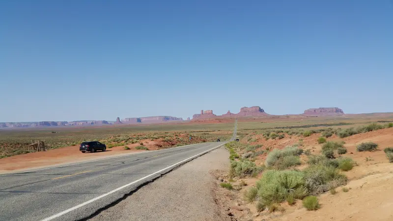 멀리 쭉 뻗어 있는 Forrest Gump Road 전경