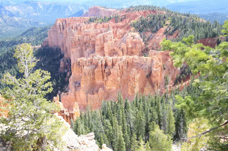 Bryce Canyon의 후두가 보이고 있으며 장관을 이룸