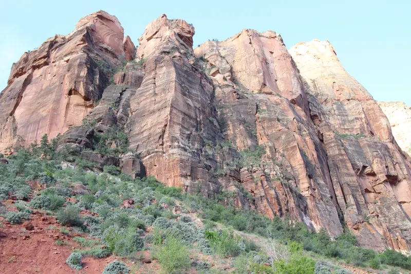 Zion National Park 안에 있는 높은 산의 모습