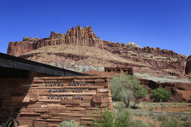 Capitol Reef Park 방문자 센터 안내 표지판