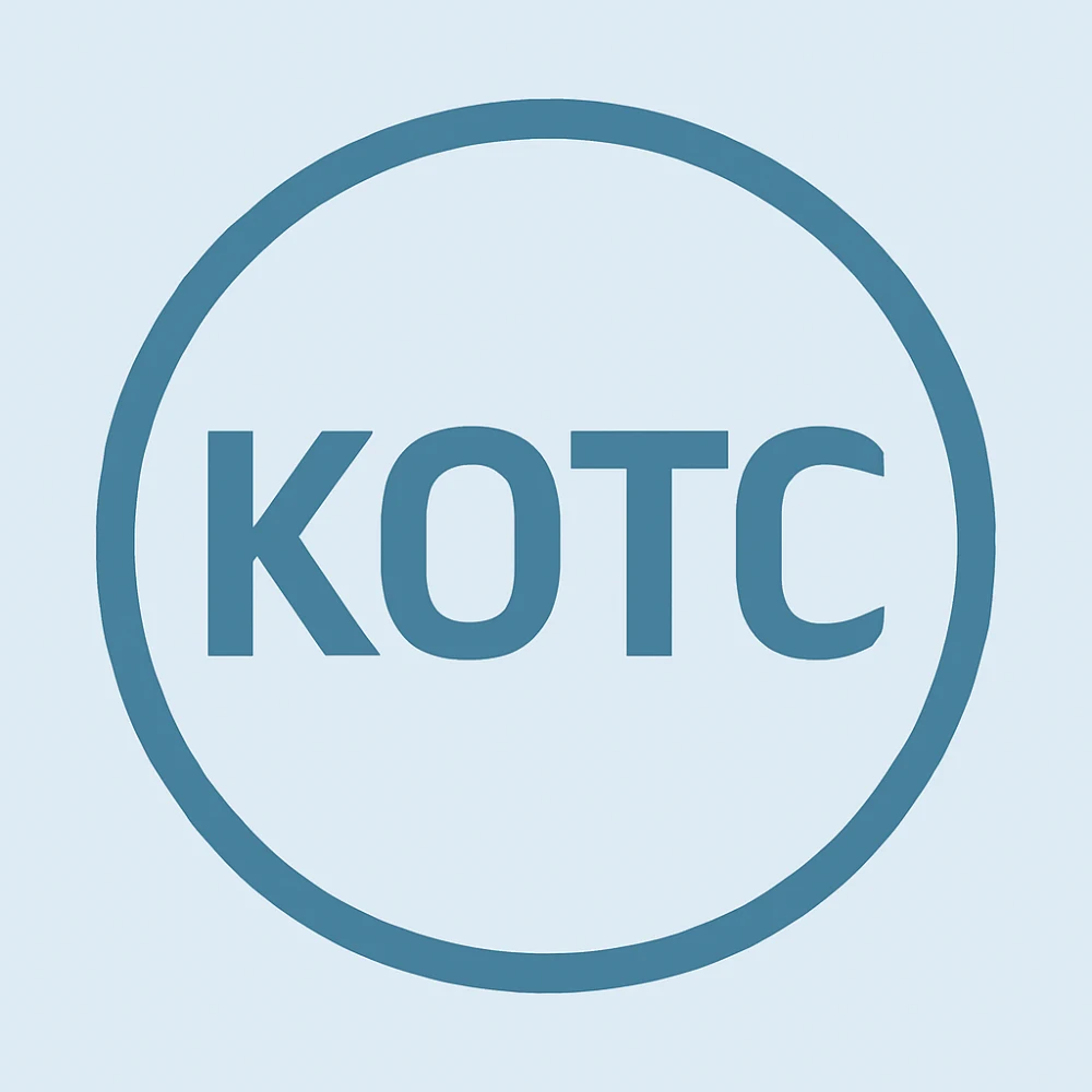차분한 블루-그레이 톤의 KOTC 공식 로고와 장외시장 전경, 안전한 거래를 상징하는 이미지

