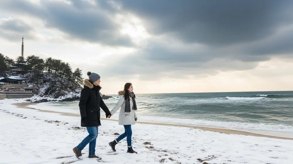 연인과 함께 하는 동해 낙산해수욕장 겨울 바다