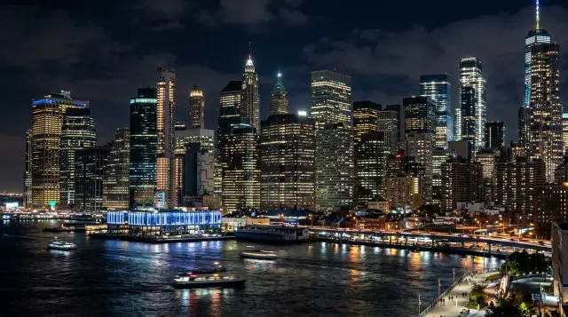 리츠사가 운용중인 건물의 야경